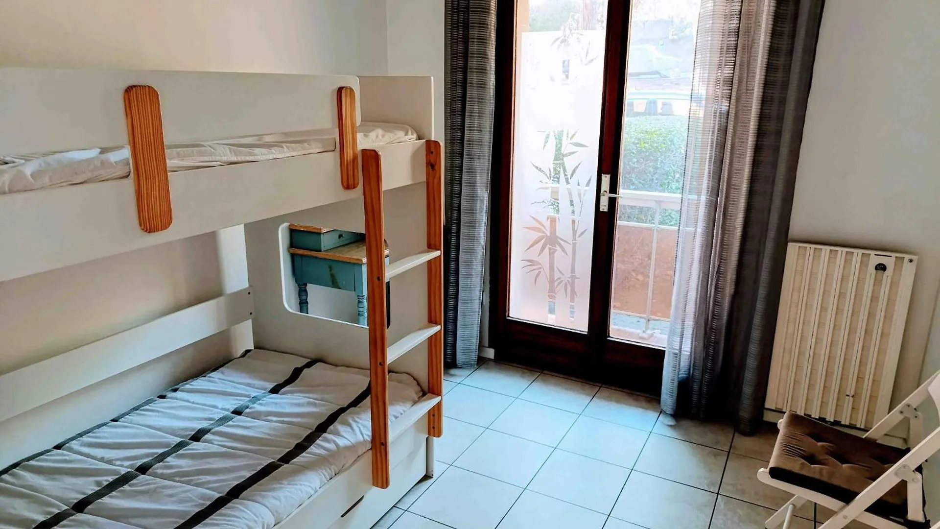 2-Bedroom Apartment Near The Beach Bandol 0*,  France