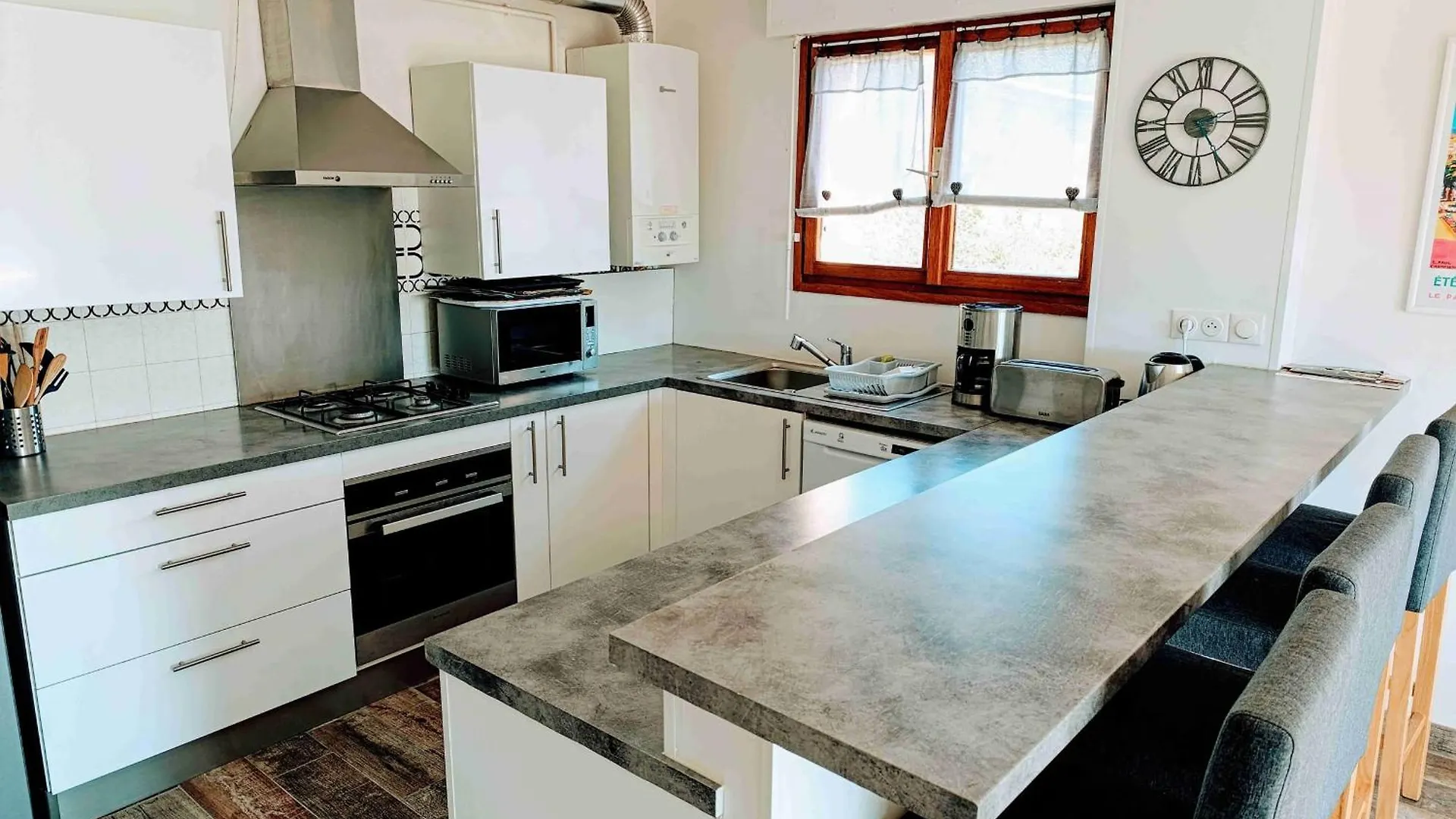 2-Bedroom Apartment Near The Beach Bandol 0*,  France